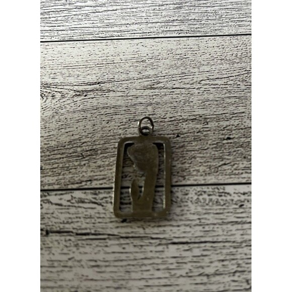 Vintage Catholic Praying Virgin Mary Silver Tone Medal Pendant Religious 1" - Picture 3 of 3